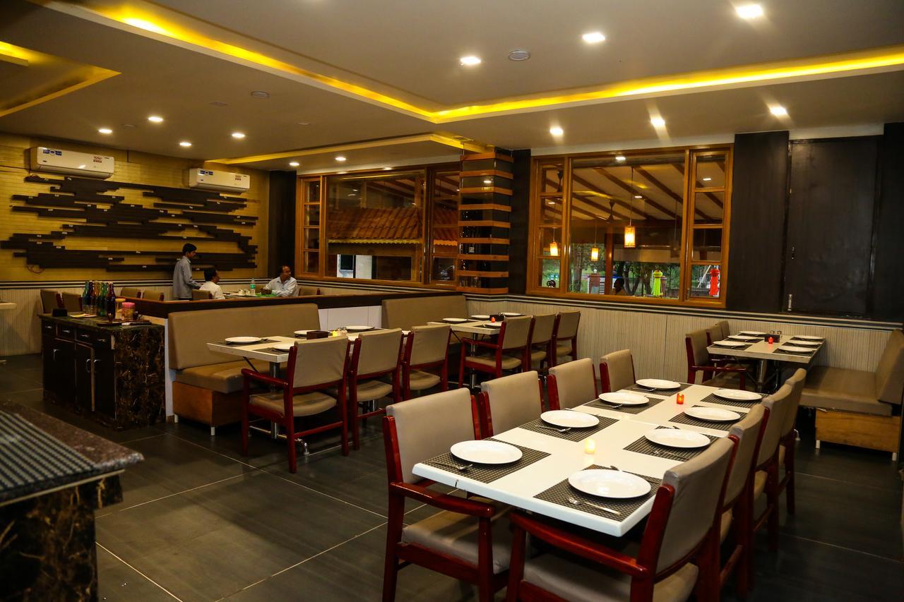 Hotel Saheb Panvel Exterior foto